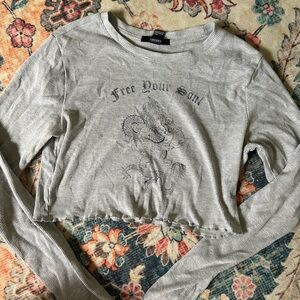 Gray Long Sleeve Graphic Crop Top